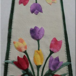 Tulips Finished Table Runner (only available for US customers)