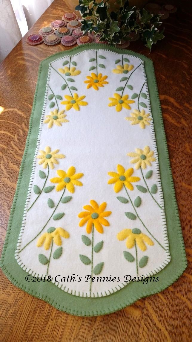 Bouquet Table Runner - Wool Applique Pattern